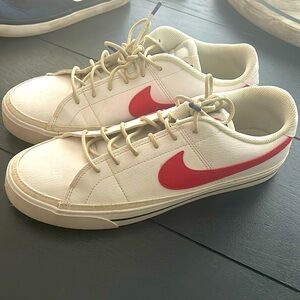 9.5 Nike shoes excellent conditon